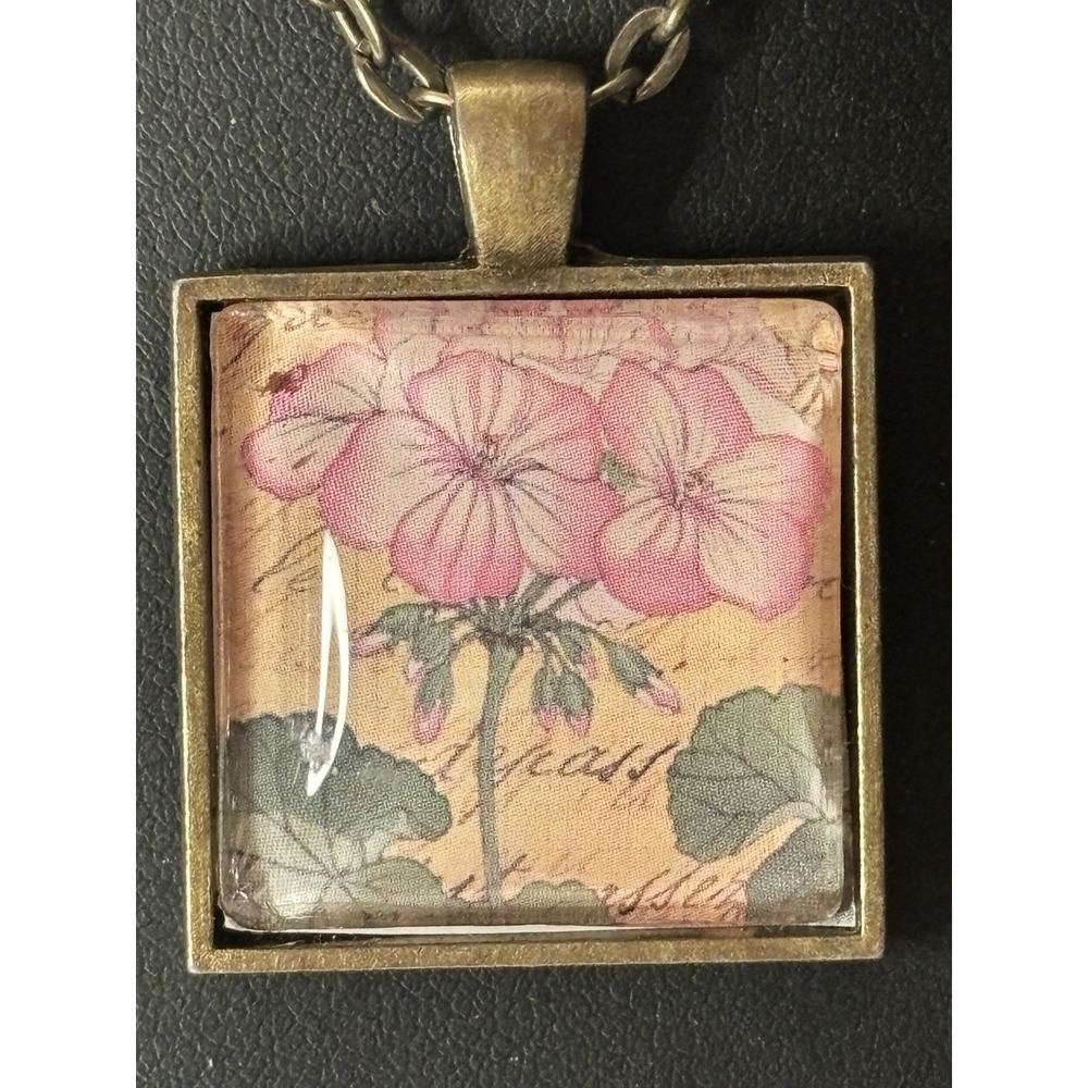 Botanical Geranium Flower Glass Cabochon Pendant Necklace Bronze Tone 24"